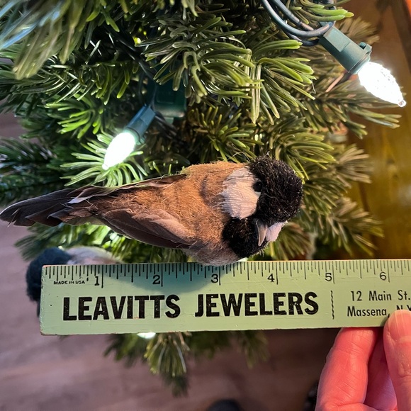 Pair of clip on chickadees Christmas winter - Picture 4 of 5